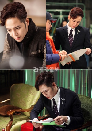 「自分の全ての力を注ぎこむ」と公言していた『綺麗な男』チャン・グンソクの真剣さが滲み出る“台本集中カット”が公開され、視線を集中させている。写真=グループエイト 「自分の全ての力を注ぎこむ」と公言していた『綺麗な男』チャン・グンソクの真剣さが滲み出る“台本集中カット”が公開され、視線を集中させている。写真=グループエイト