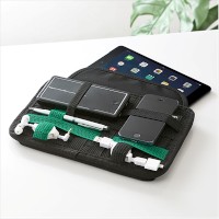 小型アクセサリ類などをゴムバンドで固定して収納できるサンワサプライのタブレット用インナーケース 小型アクセサリ類などをゴムバンドで固定して収納できるサンワサプライのタブレット用インナーケース
