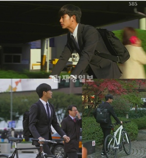 SBS水木ドラマ『星から来たあなた』に出演中のキム・スヒョンの“自転車スーツスタイル”が話題だ。写真＝SBS水木ドラマ『星から来たあなた』キャプチャ