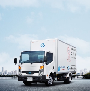 日産自動車が富山市と実証運行を行なうトラック「e-NT400テストトラック」。100%電気だけで運航できる。