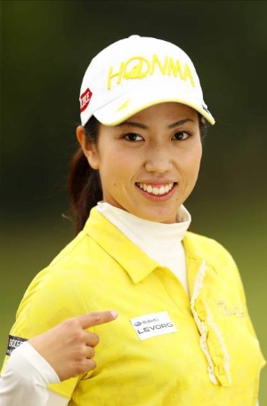 富士重工業がスポンサー契約を締結した女子プロゴルファーの笠りつ子選手