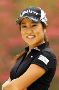 富士重工業がスポンサー契約を締結した女子プロゴルファーの藤本麻子選手