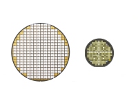 左：シリコンパワー半導体ウェーハ(トランジスタ)　右：SiCパワー半導体ウェーハ(トランジスタ)