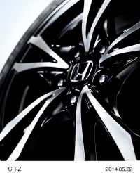 特別仕様車「α・Dressed label III」の17インチ軽量アルミホイール (17X6.5J) +スチールラジアルタイヤ (205/45R84W) 特別仕様車「α・Dressed label III」の17インチ軽量アルミホイール (17X6.5J) +スチールラジアルタイヤ (205/45R84W)