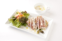 リンツ&シュプルングリージャパンは、オープン2周年を迎えた「リンツ ショコラ カフェ 自由が丘店」を6月6日(金)にリニューアルする。 リンツ&シュプルングリージャパンは、オープン2周年を迎えた「リンツ ショコラ カフェ 自由が丘店」を6月6日(金)にリニューアルする。