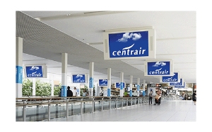 シャープは、70V型液晶ディスプレイを10台使用したデジタルサイネージシステムを中部国際空港に納入した。 シャープは、70V型液晶ディスプレイを10台使用したデジタルサイネージシステムを中部国際空港に納入した。