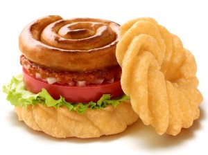 モスフードサービスが期間限定販売する「モスのフレンチクルーラー ぐるぐるチョリソ」 モスフードサービスが期間限定販売する「モスのフレンチクルーラー ぐるぐるチョリソ」