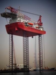 建造完了した洋上風力据付特殊船(丸紅の発表資料より) 建造完了した洋上風力据付特殊船(丸紅の発表資料より)