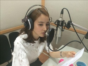 女優ハン・ヘジンがEBS TV分かち合い特集ドキュメンタリー『裸足の子どもたち、希望を射る』でナレーションを務めた。 女優ハン・ヘジンがEBS TV分かち合い特集ドキュメンタリー『裸足の子どもたち、希望を射る』でナレーションを務めた。