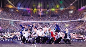 初の単独ツアーで世界中のファンを魅了しているEXOが、ソウル、香港、中国(武漢・重慶・成都)に続き、台湾コンサートも大成功させ、再び熱い人気を証明した。 初の単独ツアーで世界中のファンを魅了しているEXOが、ソウル、香港、中国(武漢・重慶・成都)に続き、台湾コンサートも大成功させ、再び熱い人気を証明した。