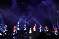 初の単独ツアーで世界中のファンを魅了しているEXOが、ソウル、香港、中国(武漢・重慶・成都)に続き、台湾コンサートも大成功させ、再び熱い人気を証明した。 初の単独ツアーで世界中のファンを魅了しているEXOが、ソウル、香港、中国(武漢・重慶・成都)に続き、台湾コンサートも大成功させ、再び熱い人気を証明した。