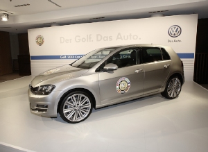 フォルクスワーゲン グループ ジャパン（VGJ）は、「ゴルフ」と「ゴルフ ヴァリアント」の上級グレード「ハイライン」に「キーレスアクセス」を標準装備して発売する（写真：Volkswagen AG）