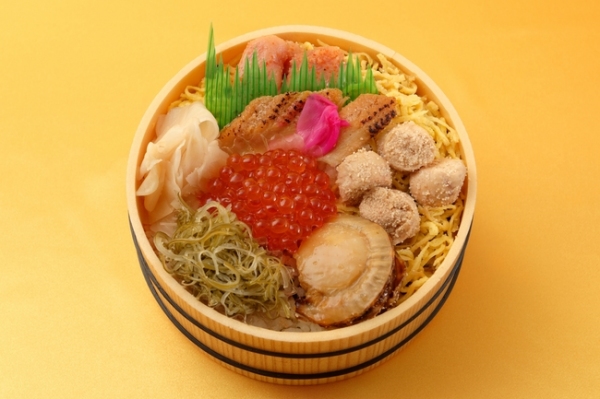 NEXCO東日本は、東日本エリアの魅力的な食材を使用した新作『どら(道楽)弁当』2品を7月19日から発売開始した。