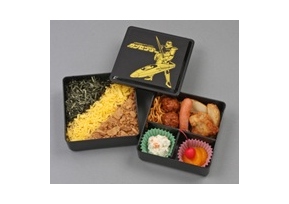 JR西日本は、山陽新幹線の人気キャラクター「カンセンジャー」をデザインした「カンセンジャー弁当」を期間限定で発売する。 JR西日本は、山陽新幹線の人気キャラクター「カンセンジャー」をデザインした「カンセンジャー弁当」を期間限定で発売する。