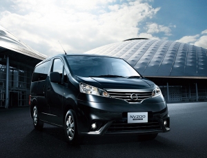 日産自動車は3日、「NV200バネット ワゴン」を一部仕様変更して発売した。写真は、NV200バネット ワゴン プレミアムGX(写真提供:日産自動車) 日産自動車は3日、「NV200バネット ワゴン」を一部仕様変更して発売した。写真は、NV200バネット ワゴン プレミアムGX(写真提供:日産自動車)