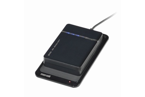 ワイヤレス充電の「Qi」規格に対応したワイヤレス＆USB モバイル充電器「mobile VOLTAGE」(WP-EMBL5000BK)