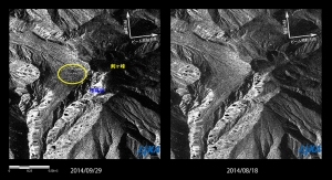 御嶽山山頂付近の噴火前後の比較画像(左：噴火後　画像　右：噴火前　画像)。黄色で囲まれた部分に噴火前には無かった窪地が認められる（JAXAの発表資料より）