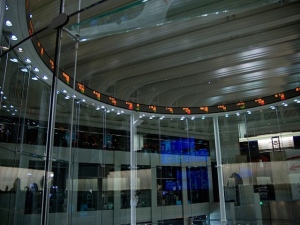 原材料費の高騰を理由などに、10月から企業の値上げが相次いで行われている。王将フードサービスが展開する「餃子の王将」は、23年ぶりにメニュー全体の値上げを実施。スターバックスコーヒージャパン同社人気商品の「ラテ」など、12の飲料を10円程度値上げする。 原材料費の高騰を理由などに、10月から企業の値上げが相次いで行われている。王将フードサービスが展開する「餃子の王将」は、23年ぶりにメニュー全体の値上げを実施。スターバックスコーヒージャパン同社人気商品の「ラテ」など、12の飲料を10円程度値上げする。