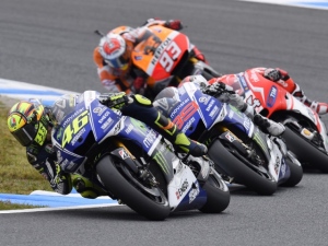 レース序盤のデッドヒート レース序盤のデッドヒート