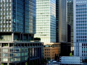 2016年のホワイトカラー・エグゼンプション導入を目指し、政府は審議を続けている。対象となるのは年収1,000万円以上で高度な専門能力を持つ労働者だが、労働時間ではなく成果で賃金が決定する新制度では、残業代が発生しなくなる。 2016年のホワイトカラー・エグゼンプション導入を目指し、政府は審議を続けている。対象となるのは年収1,000万円以上で高度な専門能力を持つ労働者だが、労働時間ではなく成果で賃金が決定する新制度では、残業代が発生しなくなる。