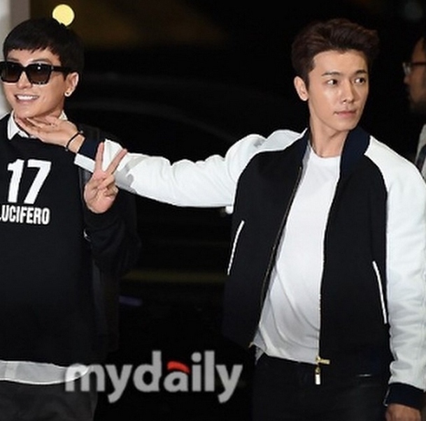 Super Juniorドンヘ イトゥクの空港ファッションを写真とともに紹介 財経新聞