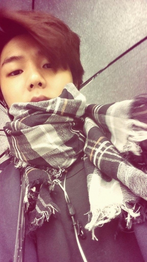 CNBLUEカン・ミンヒョクが雨降る秋の日のおでかけショットを公開、ファンの関心を呼んでいる。写真:カン・ミンヒョクのツイッター CNBLUEカン・ミンヒョクが雨降る秋の日のおでかけショットを公開、ファンの関心を呼んでいる。写真:カン・ミンヒョクのツイッター