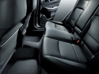 富士重工業(スバル)が24日フルモデルチェンジして発売した最上級セダン「レガシィB4」(写真提供:富士重工業) 富士重工業(スバル)が24日フルモデルチェンジして発売した最上級セダン「レガシィB4」(写真提供:富士重工業)