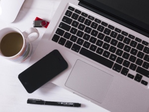 日本ビジネスメール協会は10月2日、「ビジネスメール実務検定試験3級」を開始。オンラインで検定を受けることができ、わずか2週間で合格証書が郵送で届く。仕事には欠かせないメールだが、マナー違反に不快な思いをした人は意外に多い。 日本ビジネスメール協会は10月2日、「ビジネスメール実務検定試験3級」を開始。オンラインで検定を受けることができ、わずか2週間で合格証書が郵送で届く。仕事には欠かせないメールだが、マナー違反に不快な思いをした人は意外に多い。