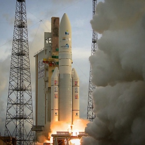 アリアン5 ECA、通信衛星ディレクTV-14とGSAT-16の打ち上げに成功（Image credit: Arianespace）