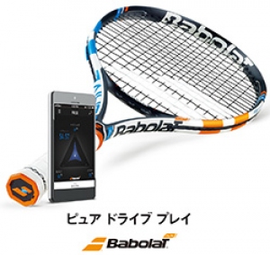 ダンロップスポーツが25日に発売する通信機能搭載テニスラケット「ピュア ドライブ プレイ」（ダンロップスポーツの発表資料より）
