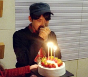 SUPER JUNIORのリョウクが、自身のラジオ番組が3周年を迎えたことに対し感謝の気持ちを伝えた。写真:リョウクのツイッター SUPER JUNIORのリョウクが、自身のラジオ番組が3周年を迎えたことに対し感謝の気持ちを伝えた。写真:リョウクのツイッター