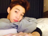 SUPER JUNIOR-Mのヘンリーがおやすみショットを公開した。写真:ヘンリーのツイッター SUPER JUNIOR-Mのヘンリーがおやすみショットを公開した。写真:ヘンリーのツイッター