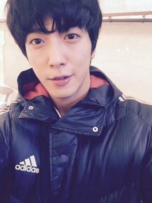 CNBLUEのチョン・ヨンファが爽やかショットを公開した。写真:ヨンファのツイッター CNBLUEのチョン・ヨンファが爽やかショットを公開した。写真:ヨンファのツイッター