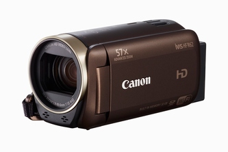 キヤノンが2月19日に発売するHDビデオカメラ「iVIS HF R62」（写真提供：キヤノン）
