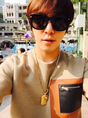 CNBLUEのチョン・ヨンファが、19日に香港で開催したソロコンサートを大盛況に終え、現地でオフを楽しむ姿を公開した。写真:ヨンファのツイッター CNBLUEのチョン・ヨンファが、19日に香港で開催したソロコンサートを大盛況に終え、現地でオフを楽しむ姿を公開した。写真:ヨンファのツイッター