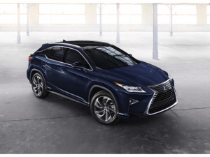 RX450hに搭載するハイブリッドユニットは、熱効率を追求した3.5リッターV型6気筒アトキンソンサイクルエンジンと高トルクモーターを内蔵したトランスミッションを組み合わせる RX450hに搭載するハイブリッドユニットは、熱効率を追求した3.5リッターV型6気筒アトキンソンサイクルエンジンと高トルクモーターを内蔵したトランスミッションを組み合わせる