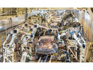 新しく建設するメキシコ工場では、おもに北米向けのセダン「カローラ」を生産。最大で年間20万台の規模の工場とする予定だ。中国・広州では中国で販売する小型車「ヤリス(ヴィッツ)」をメインに10万台の乗用車を生産する。いずれも、これまでの工場建設に比べて4割程度のコスト削減できるという