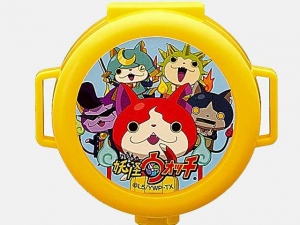 大人気の妖怪ウォッチ。コラボ商品も続々と販売される中、今度はロート製薬が目薬ケースに採用。これから、プールや海の季節。子どもの関心を集め、眼病予防に一役買えるか。 大人気の妖怪ウォッチ。コラボ商品も続々と販売される中、今度はロート製薬が目薬ケースに採用。これから、プールや海の季節。子どもの関心を集め、眼病予防に一役買えるか。