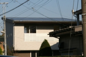 現在、太陽光発電設備を設置すると、10kw未満搭載の場合は10年間の余剰電力での売電が、10kw以上搭載の場合は全量買取制度が利用でき、20年間の固定価格での売電が可能 現在、太陽光発電設備を設置すると、10kw未満搭載の場合は10年間の余剰電力での売電が、10kw以上搭載の場合は全量買取制度が利用でき、20年間の固定価格での売電が可能