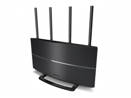 大型可動式アンテナを搭載したWi-Fiルータ「WXR-2533DHP」(写真提供:バッファロー) 大型可動式アンテナを搭載したWi-Fiルータ「WXR-2533DHP」(写真提供:バッファロー)