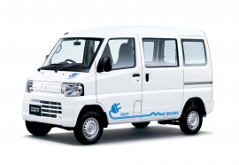 三菱自動車が一部改良して発売する軽商用電気自動車（EV）「MINICAB-MiEV VAN」（写真提供：三菱自動車）