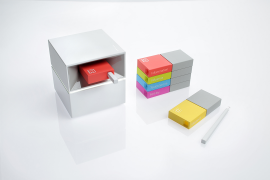 家庭で分子レベルのバイオデータの分析を可能にするヘルスケア・ソリューション「Cue」の製品写真(電通の発表資料より) 家庭で分子レベルのバイオデータの分析を可能にするヘルスケア・ソリューション「Cue」の製品写真(電通の発表資料より)