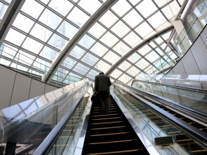 セコムは、20代から60歳以上の男女(各年代男性50名、女性50名の計500名)を対象に、「日本人の不安に関する意識調査」を実施した セコムは、20代から60歳以上の男女(各年代男性50名、女性50名の計500名)を対象に、「日本人の不安に関する意識調査」を実施した