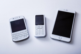 2015年の12月、年の瀬の時期に携帯電話業界の中核をなすスマートフォン(多機能携帯電話)に対して、重要な提言がなされた。