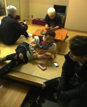 男性グループBIGBANGのG-DRAGONがメンバーたちの近況を公開して注目を集めている。写真：G-DRAGONのインスタグラム