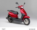 ホンダは低シート高タイプの50ccスクーター「タクト・ベーシック」のカラーバリエーションを変更して発売する。写真は、新色のキャンディーアルカディアンレッド。（写真提供：ホンダ）