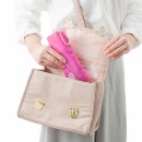 足を吊るしてむくみを防止できる折りたたみ可能なフットレスト「200-BAGIN004シリーズ」(サンワプライ発表資料より) 足を吊るしてむくみを防止できる折りたたみ可能なフットレスト「200-BAGIN004シリーズ」(サンワプライ発表資料より)