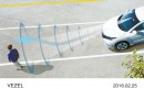 Honda SENSING 歩行者事故低減ステアリングの作動イメージ（写真提供：ホンダ）