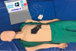 住友理工が開発した心肺蘇生法(心臓マッサージ)訓練センサーシステム「しんのすけくん」
