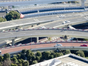 2016年4月1日午前0時より、首都圏の高速道路料金が変更される。どのルートを通っても基本的に同じ料金とすることで、圏央道や外環道の利用を促進し、渋滞の緩和を図る。しかし、割引が適用されないケースもあり、注意が必要だ。 2016年4月1日午前0時より、首都圏の高速道路料金が変更される。どのルートを通っても基本的に同じ料金とすることで、圏央道や外環道の利用を促進し、渋滞の緩和を図る。しかし、割引が適用されないケースもあり、注意が必要だ。